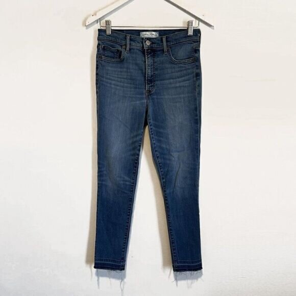 Aritzia Denim Forum The Nico Mid Rise Skinny Crop Raw Hem Jeans - Picture 2 of 8